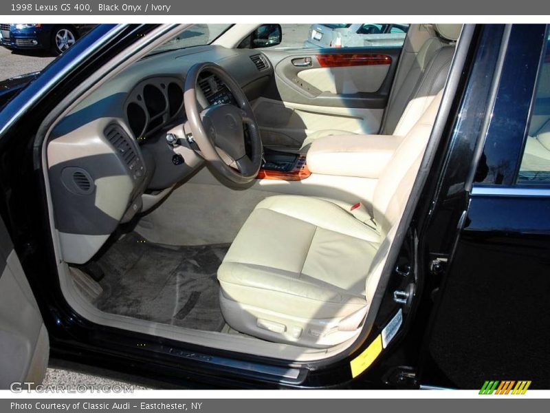 Black Onyx / Ivory 1998 Lexus GS 400