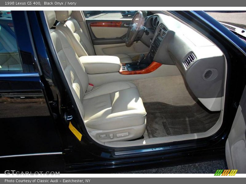 Black Onyx / Ivory 1998 Lexus GS 400