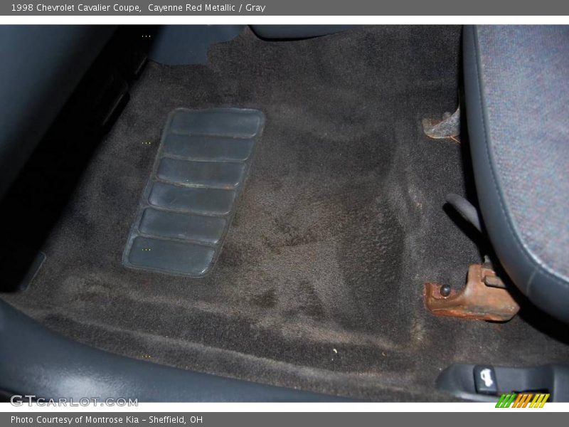 Cayenne Red Metallic / Gray 1998 Chevrolet Cavalier Coupe