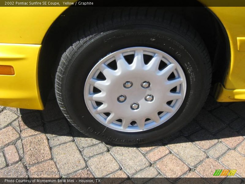 Yellow / Graphite 2002 Pontiac Sunfire SE Coupe