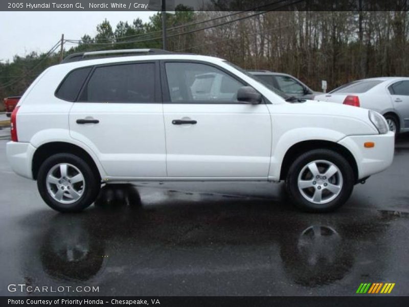 Nordic White / Gray 2005 Hyundai Tucson GL