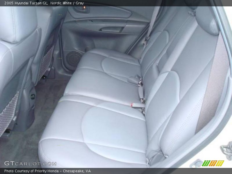 Nordic White / Gray 2005 Hyundai Tucson GL