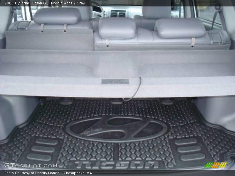 Nordic White / Gray 2005 Hyundai Tucson GL
