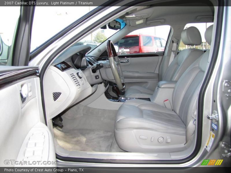 Light Platinum / Titanium 2007 Cadillac DTS Luxury