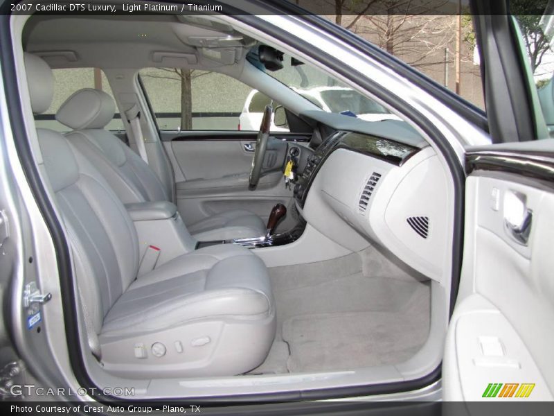 Light Platinum / Titanium 2007 Cadillac DTS Luxury