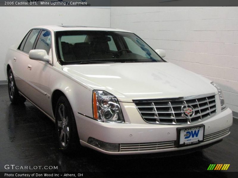 White Lightning / Cashmere 2006 Cadillac DTS