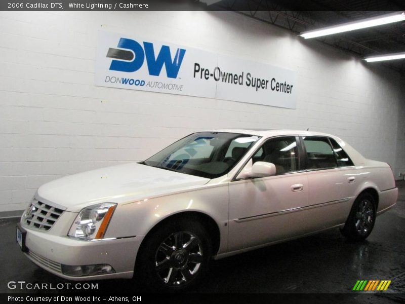 White Lightning / Cashmere 2006 Cadillac DTS