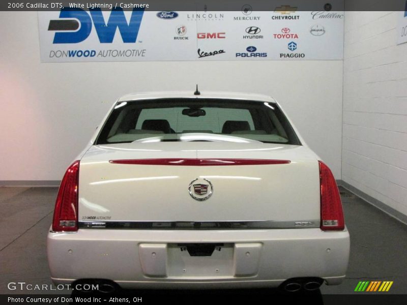 White Lightning / Cashmere 2006 Cadillac DTS