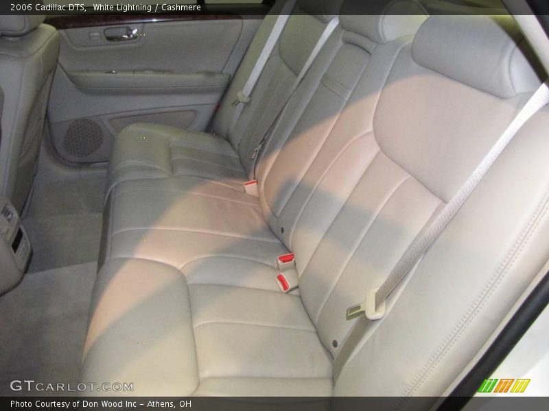 White Lightning / Cashmere 2006 Cadillac DTS