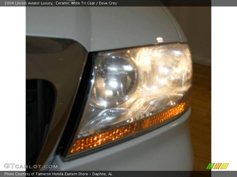 Ceramic White Tri Coat / Dove Grey 2004 Lincoln Aviator Luxury