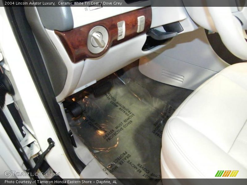 Ceramic White Tri Coat / Dove Grey 2004 Lincoln Aviator Luxury