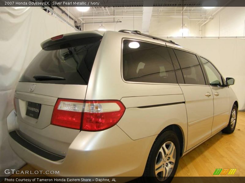 Silver Pearl Metallic / Ivory 2007 Honda Odyssey EX