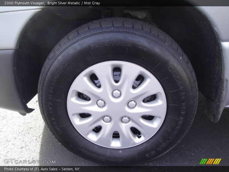 Bright Silver Metallic / Mist Gray 2000 Plymouth Voyager