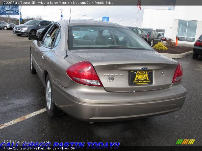 Arizona Beige Metallic / Medium/Dark Pebble Beige 2006 Ford Taurus SE