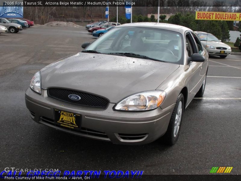 Arizona Beige Metallic / Medium/Dark Pebble Beige 2006 Ford Taurus SE