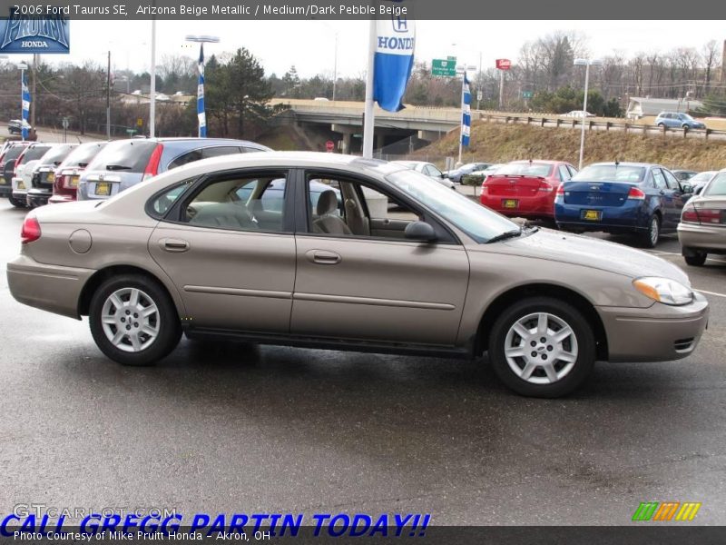 Arizona Beige Metallic / Medium/Dark Pebble Beige 2006 Ford Taurus SE