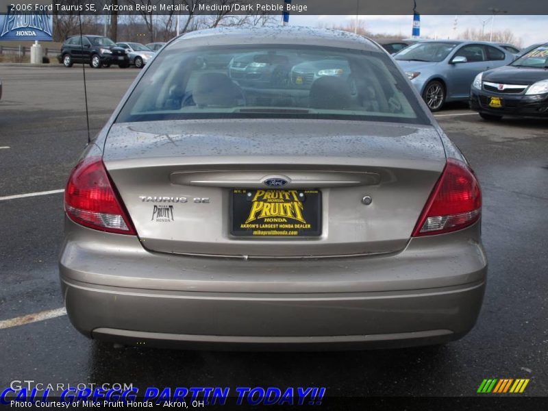 Arizona Beige Metallic / Medium/Dark Pebble Beige 2006 Ford Taurus SE