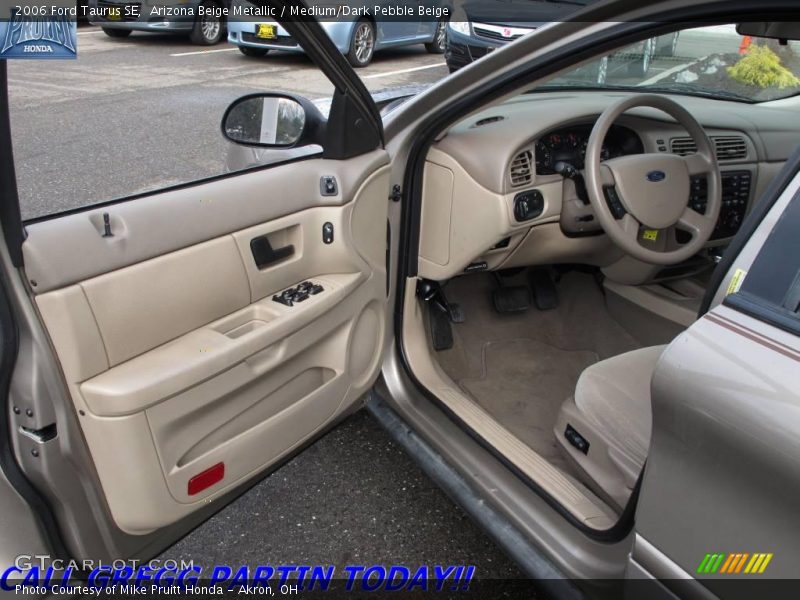 Arizona Beige Metallic / Medium/Dark Pebble Beige 2006 Ford Taurus SE