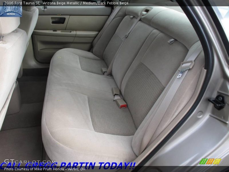 Arizona Beige Metallic / Medium/Dark Pebble Beige 2006 Ford Taurus SE
