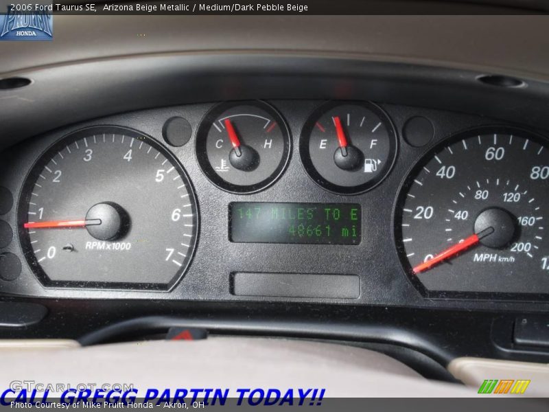 Arizona Beige Metallic / Medium/Dark Pebble Beige 2006 Ford Taurus SE