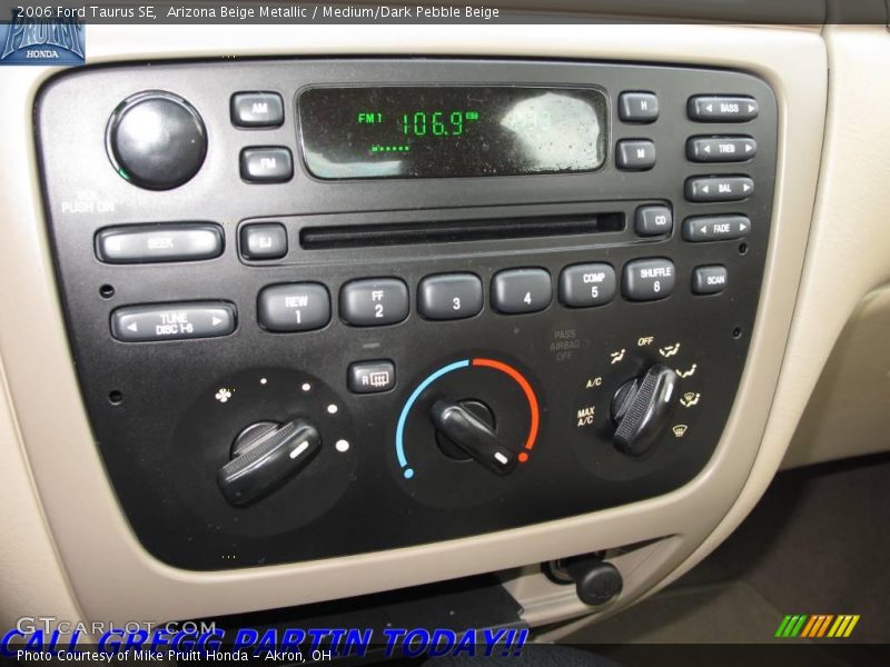 Arizona Beige Metallic / Medium/Dark Pebble Beige 2006 Ford Taurus SE
