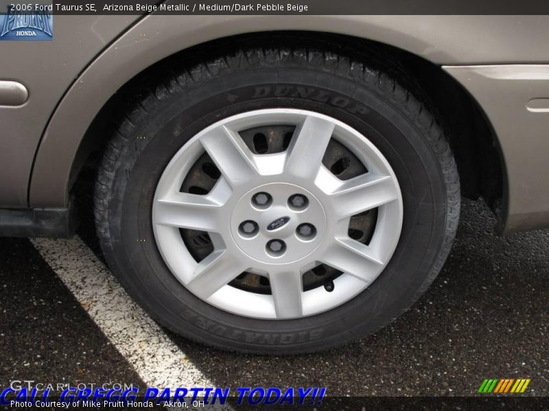 Arizona Beige Metallic / Medium/Dark Pebble Beige 2006 Ford Taurus SE