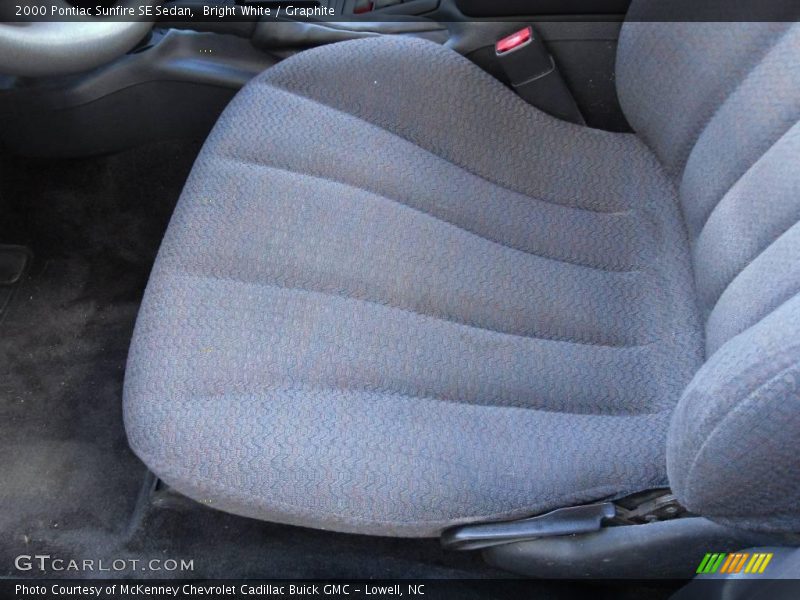Bright White / Graphite 2000 Pontiac Sunfire SE Sedan