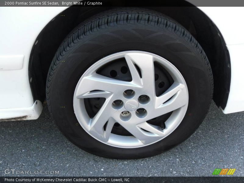 Bright White / Graphite 2000 Pontiac Sunfire SE Sedan