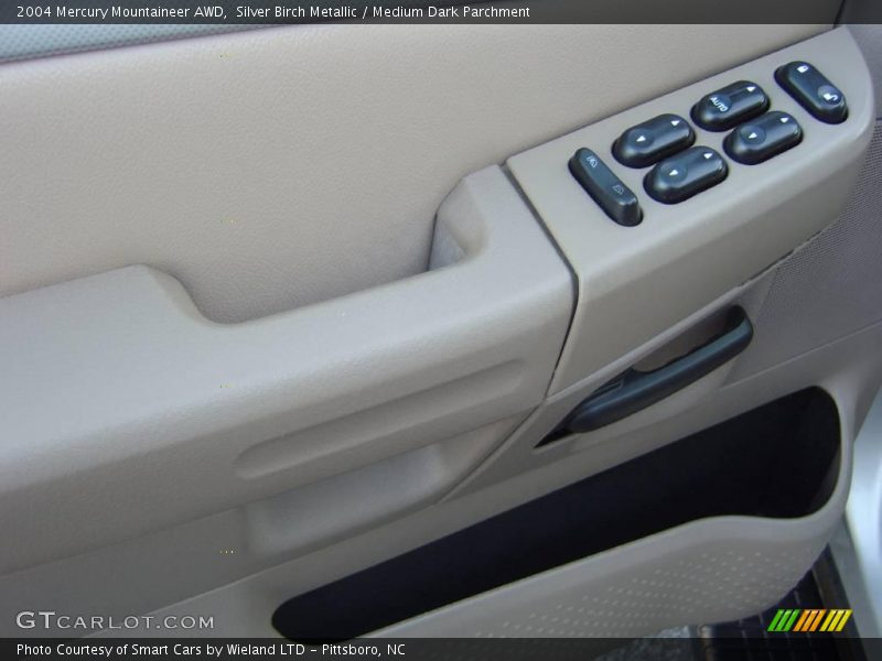 Silver Birch Metallic / Medium Dark Parchment 2004 Mercury Mountaineer AWD