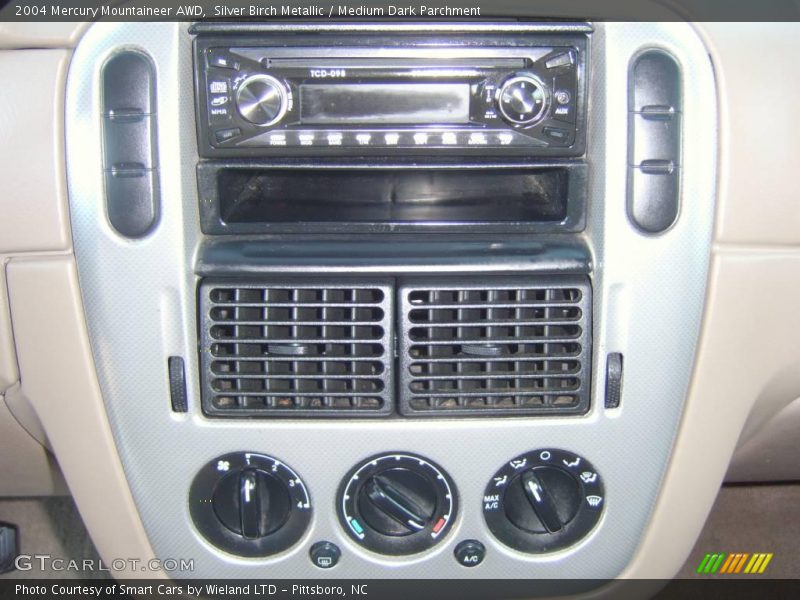 Silver Birch Metallic / Medium Dark Parchment 2004 Mercury Mountaineer AWD