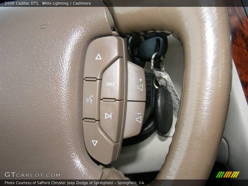 White Lightning / Cashmere 2006 Cadillac DTS