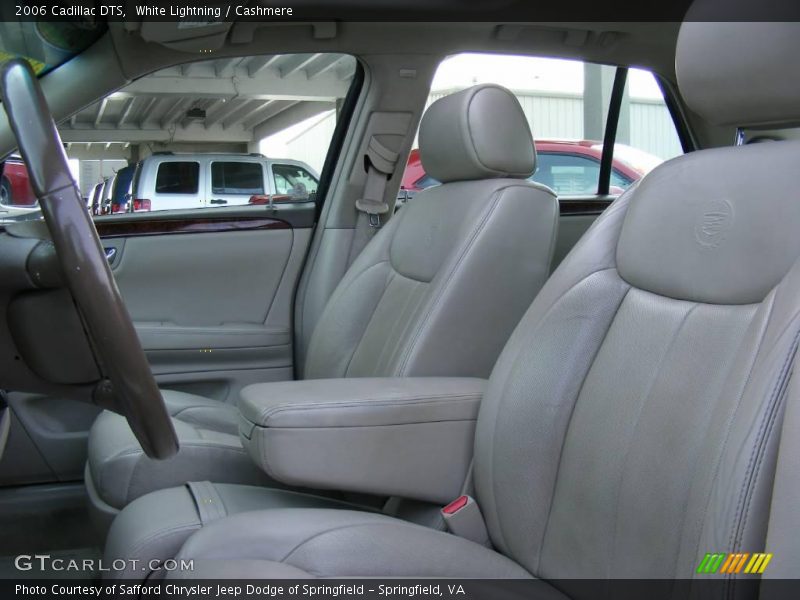 White Lightning / Cashmere 2006 Cadillac DTS