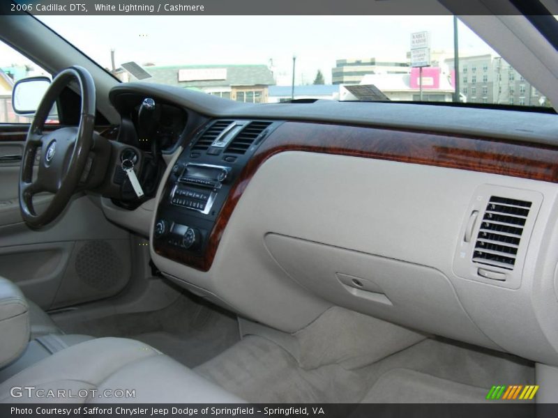 White Lightning / Cashmere 2006 Cadillac DTS