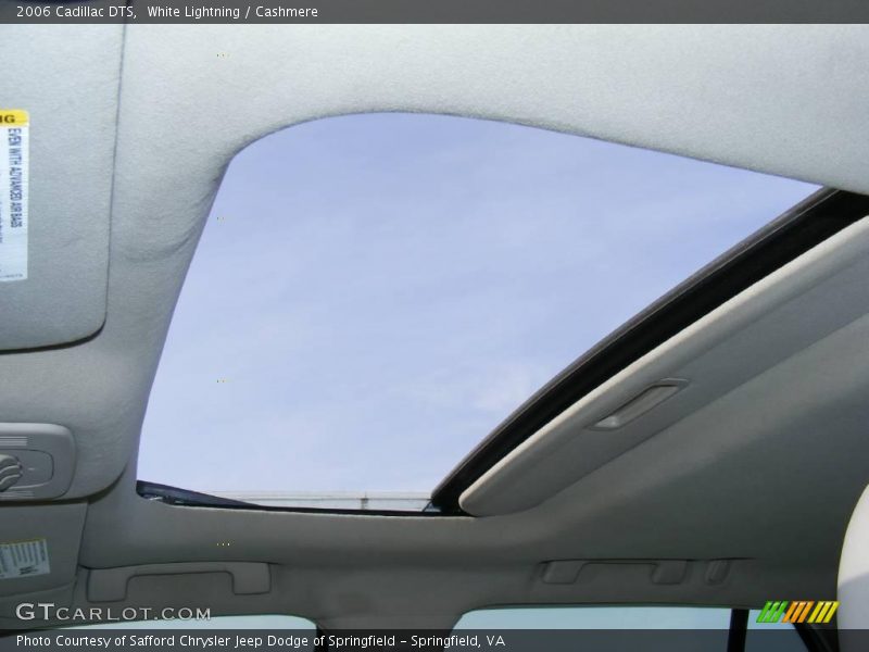White Lightning / Cashmere 2006 Cadillac DTS