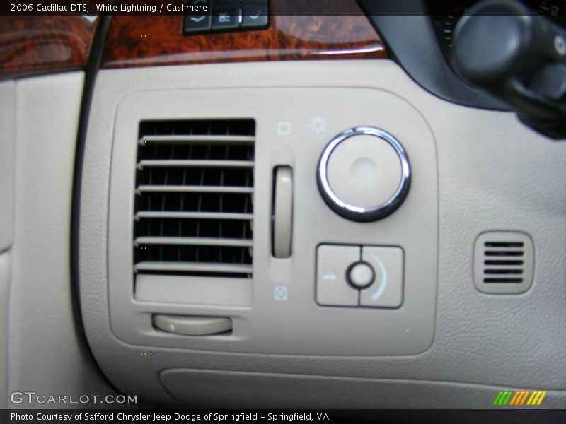 White Lightning / Cashmere 2006 Cadillac DTS