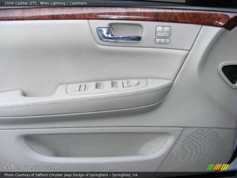 White Lightning / Cashmere 2006 Cadillac DTS
