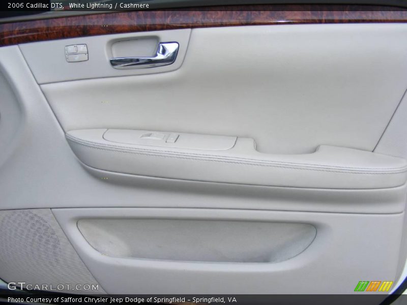 White Lightning / Cashmere 2006 Cadillac DTS