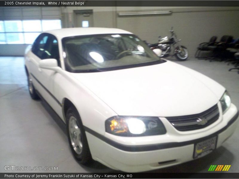 White / Neutral Beige 2005 Chevrolet Impala
