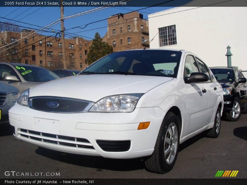 Cloud 9 White / Dark Flint/Light Flint 2005 Ford Focus ZX4 S Sedan