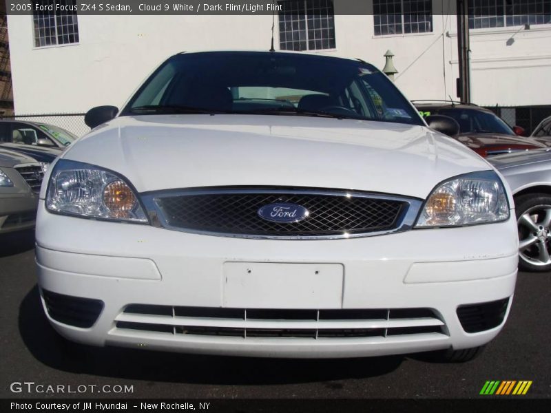 Cloud 9 White / Dark Flint/Light Flint 2005 Ford Focus ZX4 S Sedan