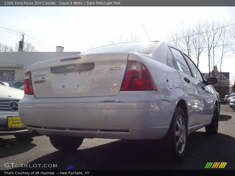 Cloud 9 White / Dark Flint/Light Flint 2005 Ford Focus ZX4 S Sedan