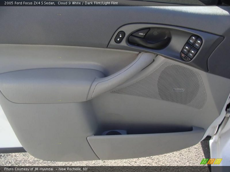 Cloud 9 White / Dark Flint/Light Flint 2005 Ford Focus ZX4 S Sedan