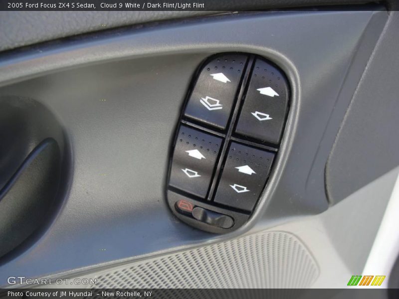 Cloud 9 White / Dark Flint/Light Flint 2005 Ford Focus ZX4 S Sedan