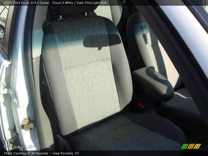 Cloud 9 White / Dark Flint/Light Flint 2005 Ford Focus ZX4 S Sedan