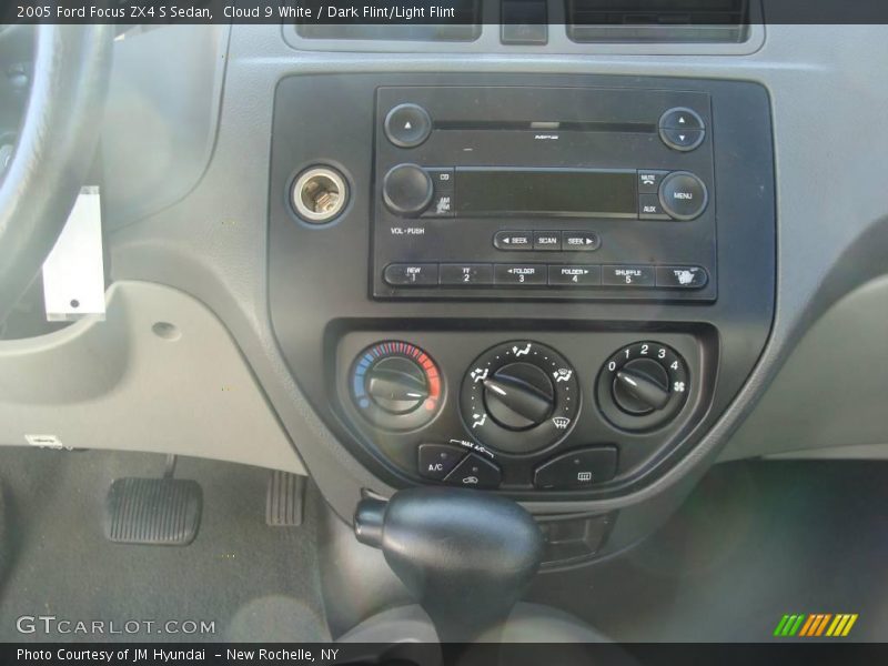 Cloud 9 White / Dark Flint/Light Flint 2005 Ford Focus ZX4 S Sedan