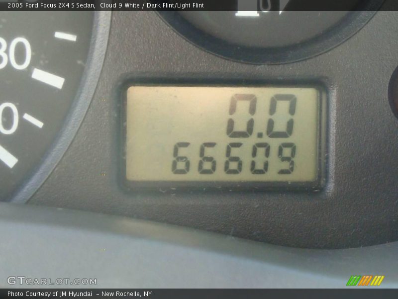 Cloud 9 White / Dark Flint/Light Flint 2005 Ford Focus ZX4 S Sedan