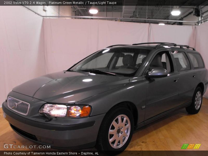 Platinum Green Metallic / Taupe/Light Taupe 2002 Volvo V70 2.4 Wagon