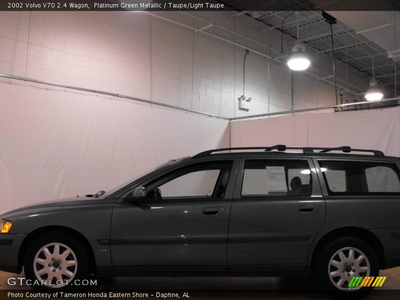 Platinum Green Metallic / Taupe/Light Taupe 2002 Volvo V70 2.4 Wagon