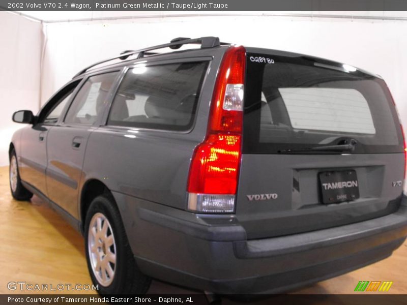 Platinum Green Metallic / Taupe/Light Taupe 2002 Volvo V70 2.4 Wagon