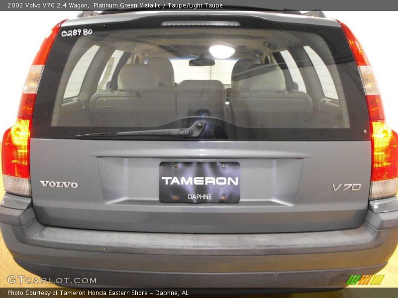Platinum Green Metallic / Taupe/Light Taupe 2002 Volvo V70 2.4 Wagon